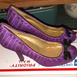 Wild Diva sz 6.5 Purple Satin Heels